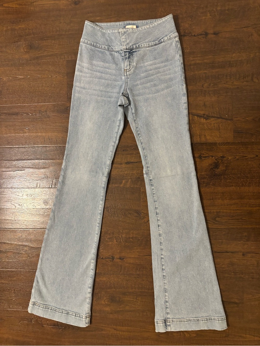 Alice + Olivia Hot Mid Rise Jeans - Picture 6 of 13
